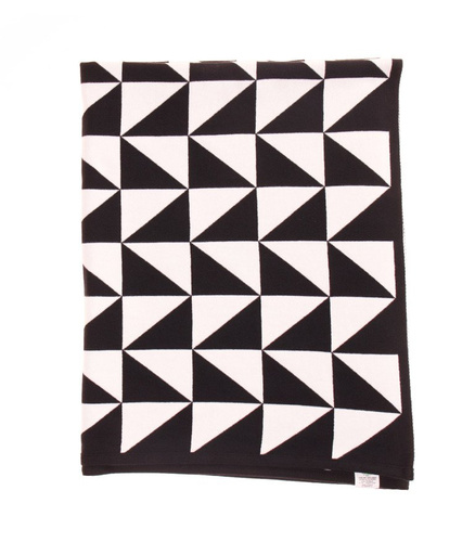 Triangles organic cotton blanket      90 x 120 cm