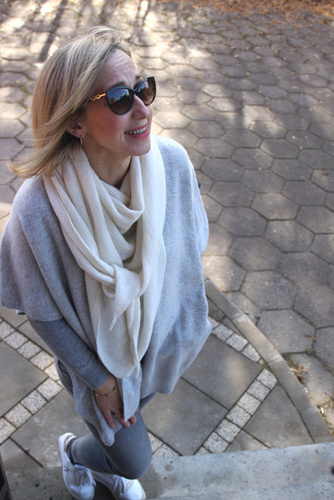 Poncho  z wełny Merino - OUTLET